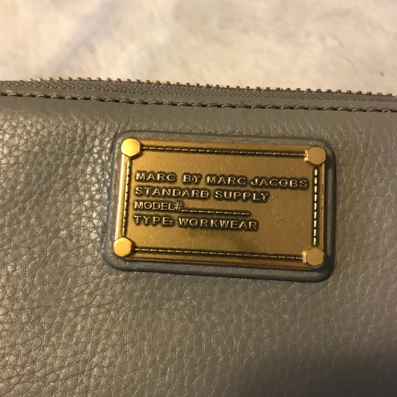 Marc by Marc Jacobs Grey Leather Wristlet - Picture 2 of 8